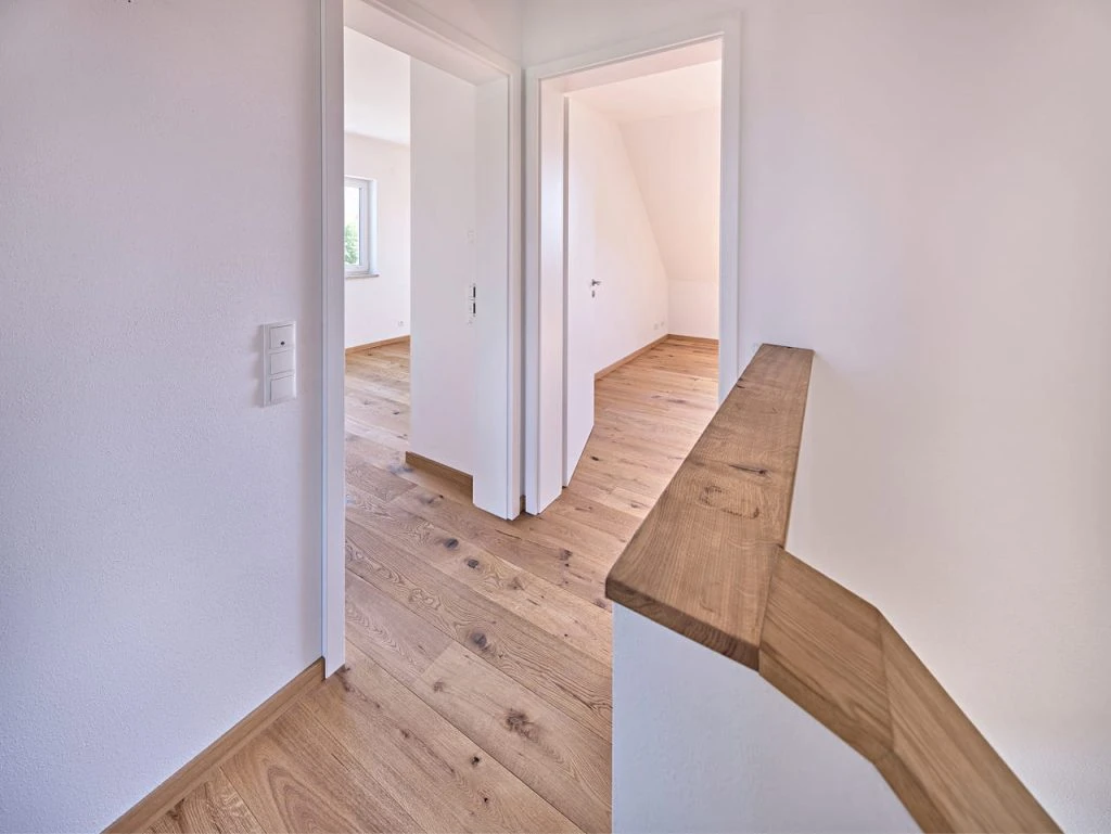 Hochwertig ausgeführter Innenbereich eines modernen Wohnhauses